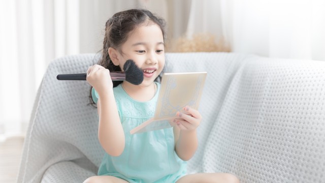 anak suka dandan Foto: Shutterstock