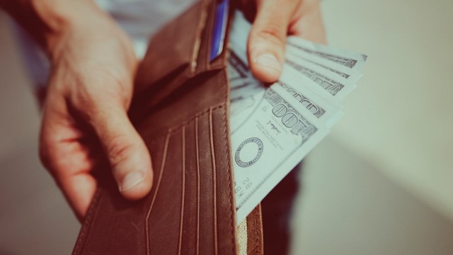 Ilustrasi dompet berisi uang | pexels.com