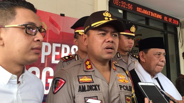 Kapolres Bogor AKBP Andi M Dicky memberikan keterangan terkait Kasus seorang wanita membawa seekor binatang anjing masuk dalam masjid di wilayah Sentul. Foto: Lutfan Darmawan/kumparan