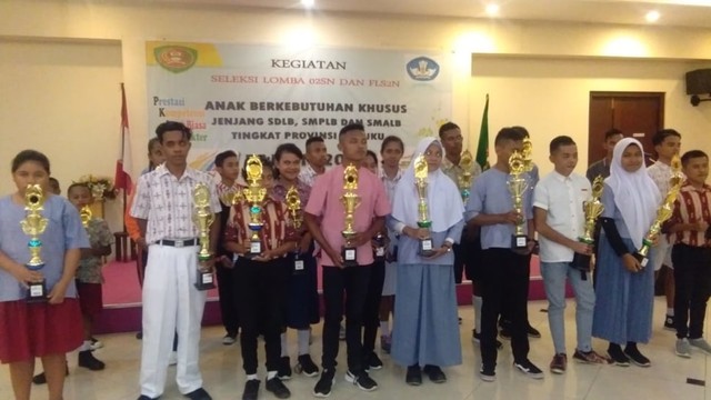 Para pemenang FLS2N dan O2SN Maluku yang siap maju ke tingkat Nasional (29/6). Dok : PS