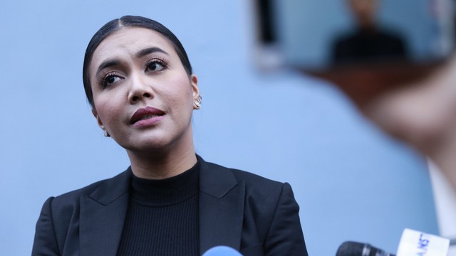 Penyanyi Denada saat ditemui usai mengisi acara di kawasan Kapten Tendean, Jakarta Selatan, Senin, (1/7). Foto: Ronny