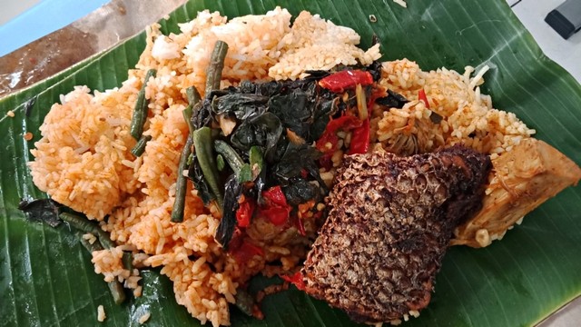 Nasi Ikan Kakap Sambal dari Rumah Makan Zulkifli. Foto: @foodnotemedan