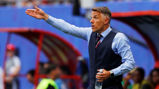 Pelatih Timnas Putri Inggris, Phil Neville. Foto: Reuters/Phil Noble
