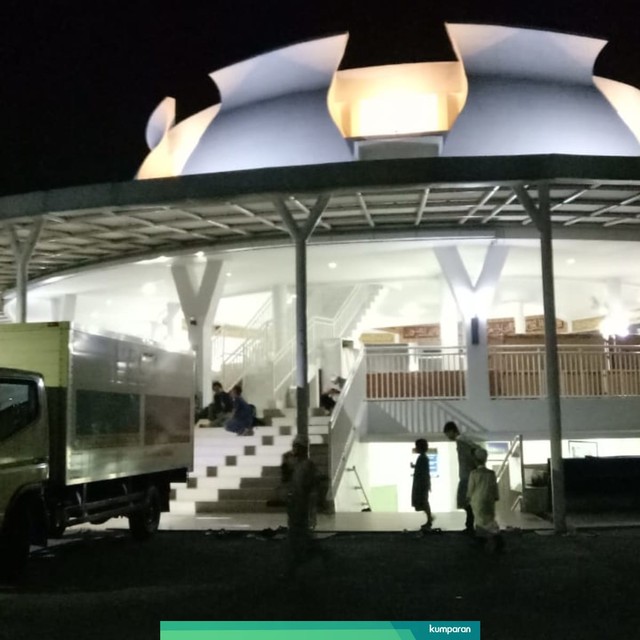 Masjid Jamie Al-Munawaroh, Sentul City, Bogor. Foto: Adim Mugni/kumparan