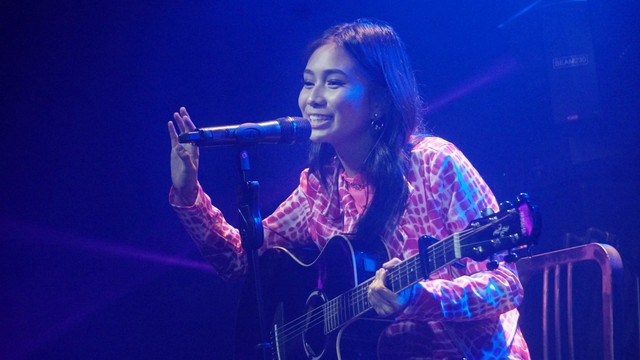 Penampilan Niki Zefanya. Foto: Jamal Ramadhan/kumparan