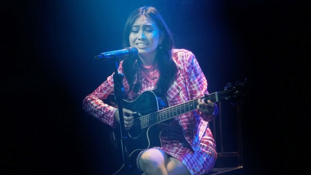 Penampilan Niki Zefanya. Foto: Jamal Ramadhan/kumparan