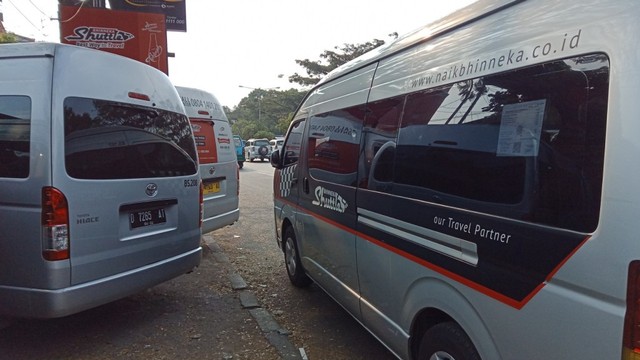 Bhinneka Shuttle menjadi salah satu perusahan di bidang transportasi yang mengoperasikan sejumlah armadanya dari Bandung ke Kertajati. (Ananda Gabriel)