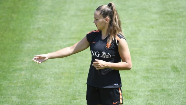 Lieke Martens di sesi latihan Belanda. Foto: AFP/Philippe Desmazes