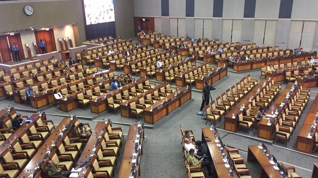 Banyaknya bangku kosong di Sidang Paripurna DPR, Kamis (4/7). Foto: Ricad Saka/kumparan