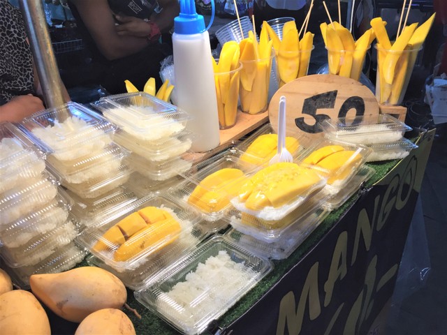 Mango sticky rice Foto: Azalia Amadea/Kumparan