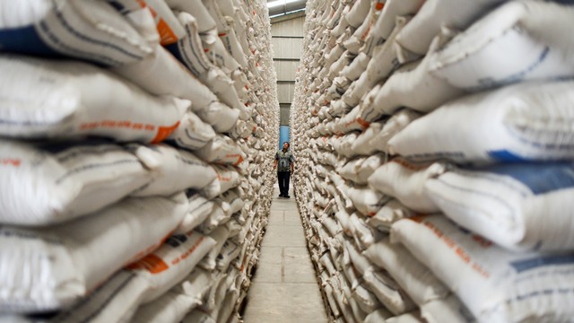 Stok beras di gudang Bulog Kelapa Gading, Jakarta. Foto: ANTARA/Nova Wahyudi