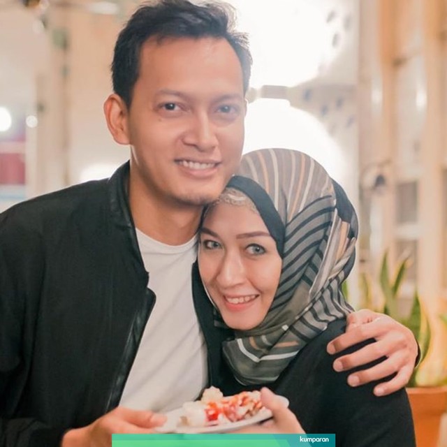 Fedi Nuril dan istrinya, Calysta Vanny Widyasasti. Foto: Instagram @fedinuril