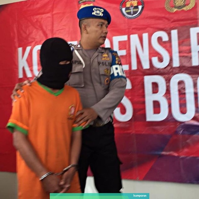 Tersangka pembuhunan seorang Siswi SD di Bogor. Foto: Lutfan Darmawan/kumparan