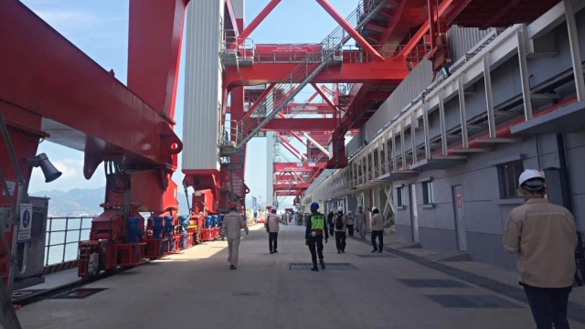 Suasana di Dermaga Batu bara untuk PLTU Jawa 7 di Terate, Kecamatan Kramatwatu, Serang, Banten, Jumat (5/7). Foto: Ema Fitriyani/kumparan