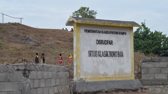 (Tugu Situs Klasik Doto Bata. Foto: Muhammad Safirah/Info Dompu)