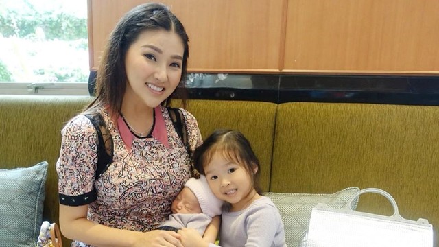 Sarwendah donorkan ASI di Singapura. Foto: Instagram/ @sarwendah29