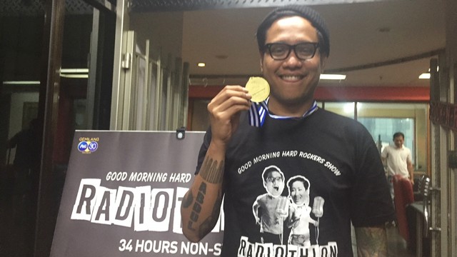 Gofar Hilman saat menyelesaikan GMHR Radiothlon selama 34 Jam. Foto: Giovanni/kumparan
