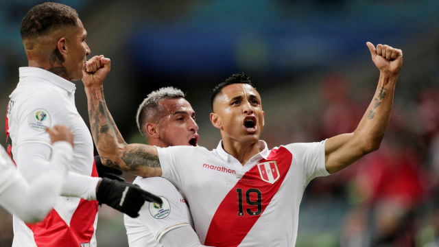 Selebrasi pemain timnas Peru usai mencetak gol ke gawang Chile pada pertandingan semifinal Copa America 2019 di Stadion Arena do Gremio, Porto Alegre, Brazil. Foto: REUTERS / Ueslei Marcelino