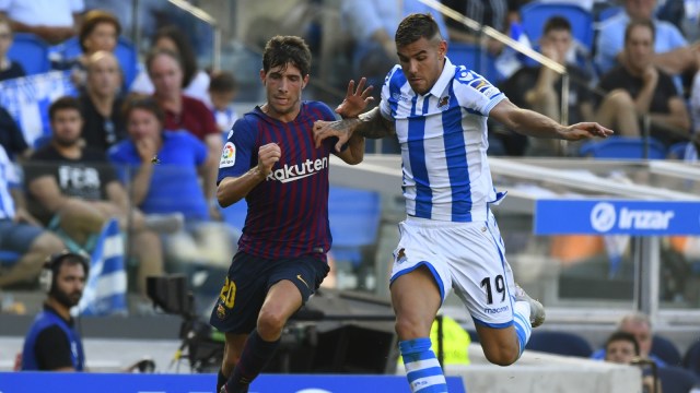 Aksi Theo Hernandez bersama Real Sociedad. Foto: GABRIEL BOUYS / AFP