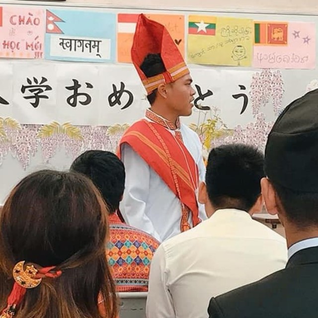 Nataniel Putra Maranatha merasa bangga bisa memperkenalkan pakaian adat Mamasa di Jepang. Foto: Dok. Istimewa