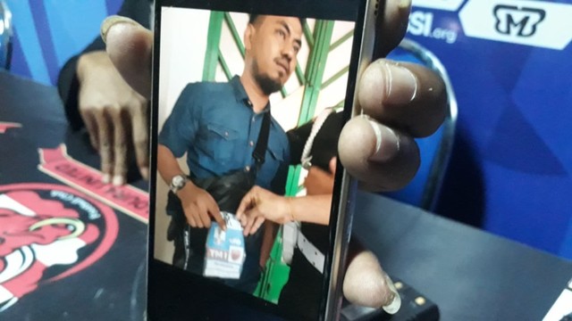 Bawa Senpi, Oknum Ofisial PSM Makassar Dibawa ke Polres Pamekasan