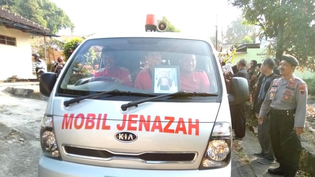 Ilustrasi mobil jenazah. Foto: kumparan