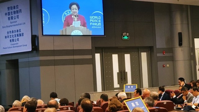 Presiden ke-5 RI Megawati Soekarnoputri di Forum Perdamaian Dunia (World Peace Forum) ke-8 yang diselenggarakan Tsinghua University di Beijing, Senin (8/7/2019). Foto: Dok. PDIP