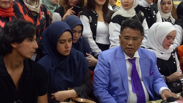 Sonny Septian, Fairuz A Rafiq dan Hotman Paris Hutapea menggelar konferensi pers di Komnas Perempuan. Foto: Aria Pradana/kumparan
