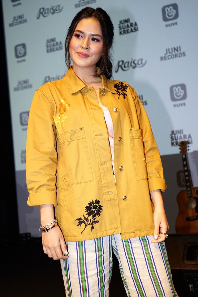 Penyanyi Raisa saat hadir di launcing single berjudul "Kembali" di Plaza Senayan, Jakarta, Selasa (9/7). Foto: Ronny
