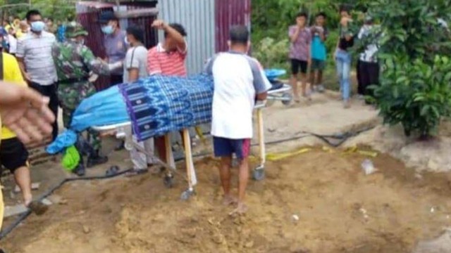 PENEMUAN mayat Junjung Siregar, korban yang dibunuh Asep Mahpudin lalu menyodominya saat meregang nyawa, Jumat, 5 Juli 2019. 