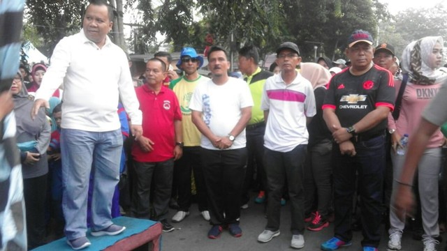 BUPATI Kepulauan Meranti, Irwan Nasir (kiri). 