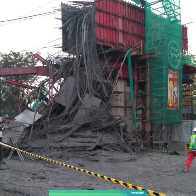 Tiang Proyek Tol Lingkar Luar Bogor Ambruk. Foto: Dok. Istimewa