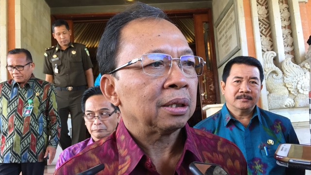 Gubernur Bali Wayan Koster di DPRD Bali, Rabu (10/7). Foto: Denita BR Matondang/kumparan