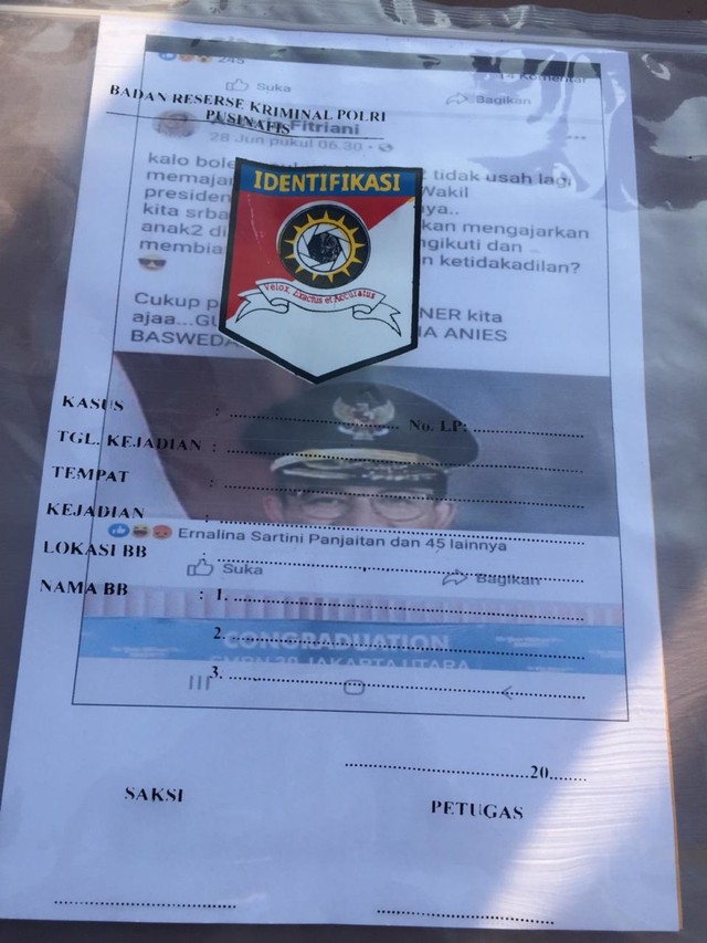 Alat bukti yang digunakan pelapor. Foto: Ajo Darisman/kumparan