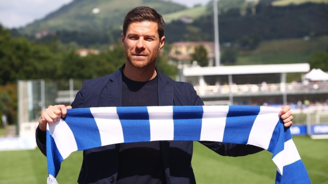 Xabi Alonso kembali ke Real Sociedad. Foto: Twitter / @XabiAlonso