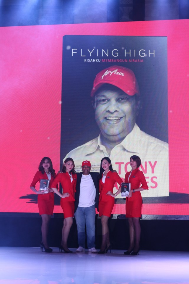 Tony Fernandes CEO AirAsia, Luncurkan Buku "Flying High"