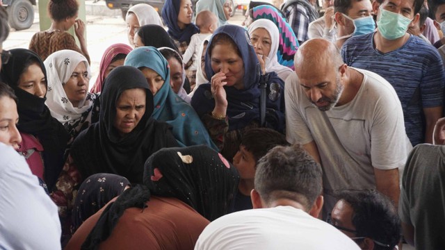 Pemeriksaan kesehatan di gedung eks Kodim Kalideres Jakarta Barat, Jumat (12/7). Foto: Jamal Ramadhan/kumparan