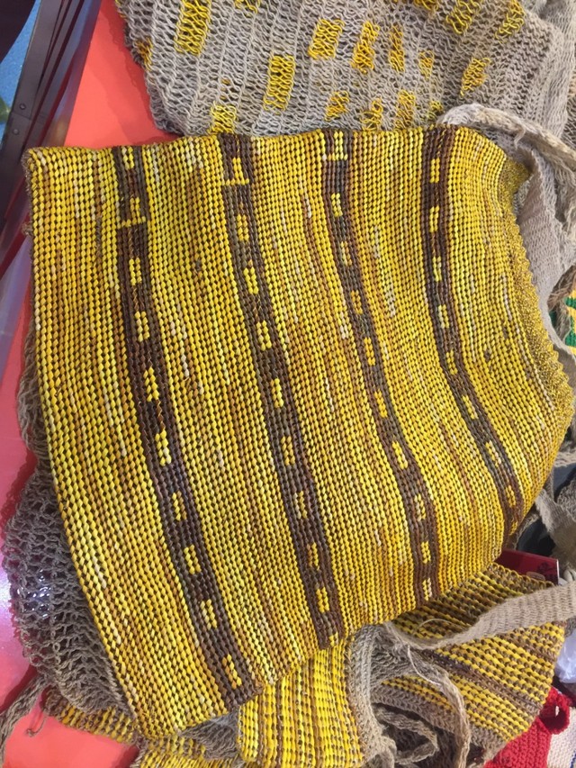 Noken Anggrek, tas tradisonal Papua yang terbuat dari akar anggrek hutan. Foto: Selfy Sandra Momongan/kumparan