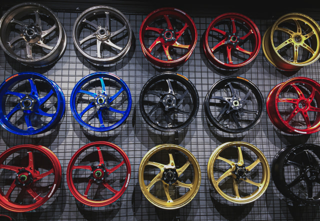 Ragam pilihan velg premium untuk motor Foto: Dok. Bangkit Jaya Putra/kumparan