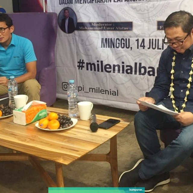 Sandiaga Uno (kiri) dan Anis Matta di Diskusi ‘Sikap Milenial Pasca Pilpres 2019 dan Persan Serta Milenial Dalam Menciptakan Lapangan Kerja dan Industri Kreatif’ di Upnormal Raden Saleh, Jakarta Pusat. Foto: Ferry Fadhlurrahman/kumparan