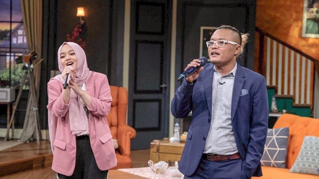 Sule dan anak keduanya, Putri Delina. Foto: Instagram/putridelinaa