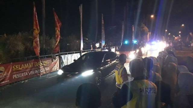 Rombongan Jokowi memasuki SICC. Foto: Rafyq Alkandy/kumparan