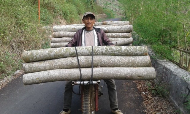Ojek kayu bernama Indra. Foto: Pantura Post