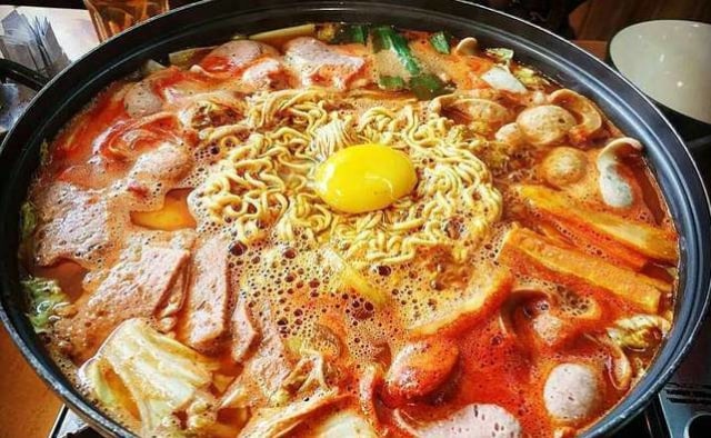 Bikin Sendiri Budae Jjigae, Makanan Tentara Korea Selatan Semasa Peran