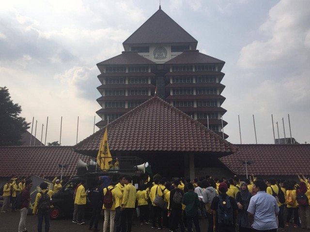 Situasi terkini demo penolakan secure parking di UI. Foto: Lutfan Darmawan/kumparan