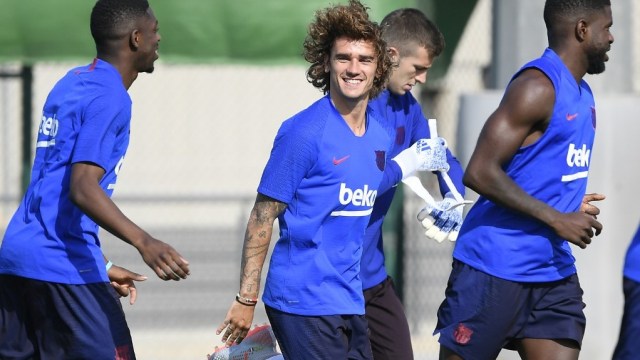 Griezmann dalam sesi latihan bersama Barcelona. Foto: LLUIS GENE / AFP