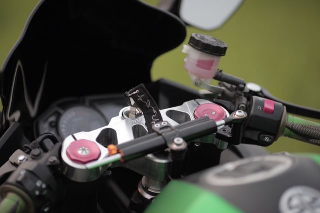 Stabilizer stang pada motor Foto: dok. Istimewa