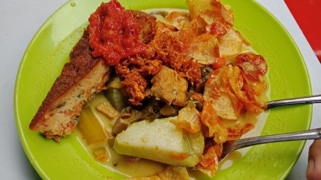 Lontong Medan. By @foodnotemedan