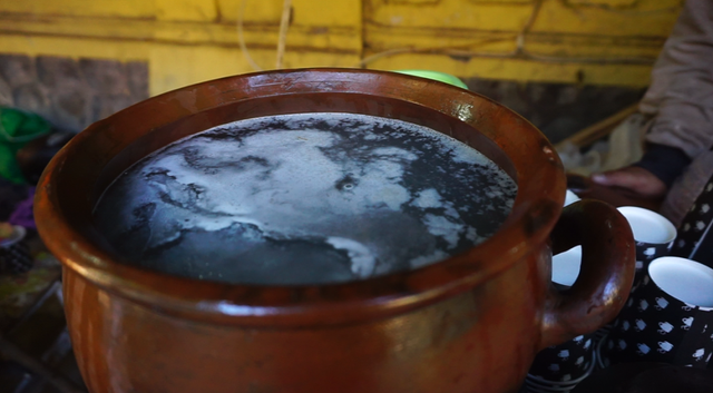 Legen Nira Kelapa yang dipanaskan di kuali. Foto: adn.