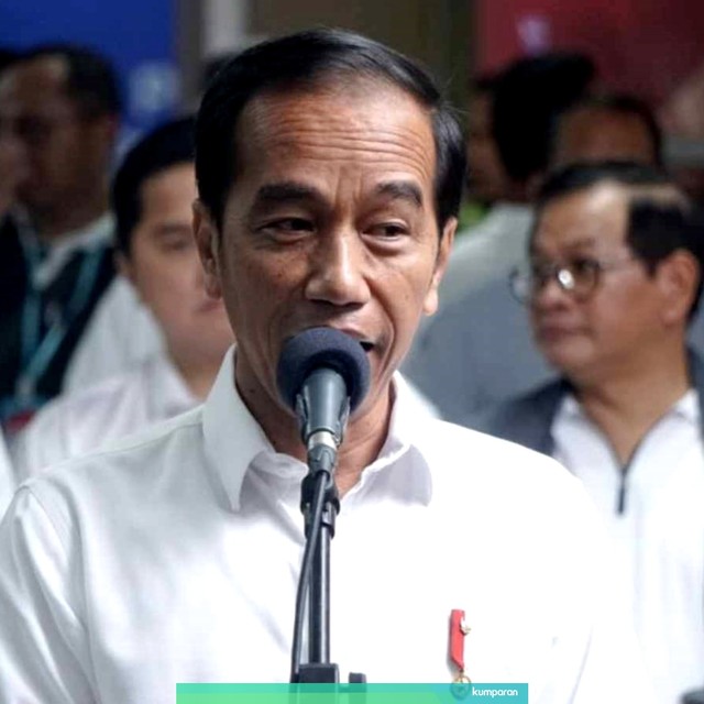 Joko Widodo memberikan keterangan pers di stasiun MRT Senayan. Foto: Irfan Adi Saputra/kumparan